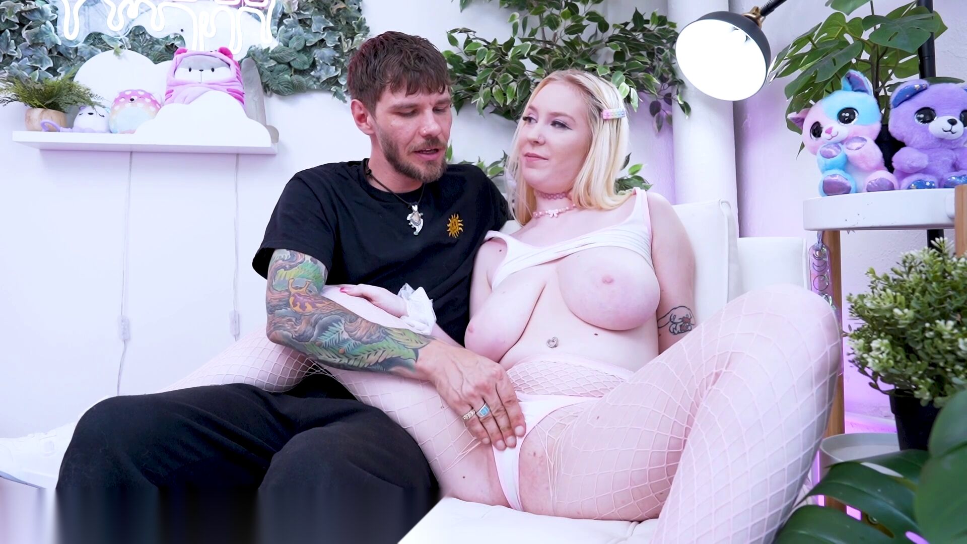 Busty Blonde BJ Queen